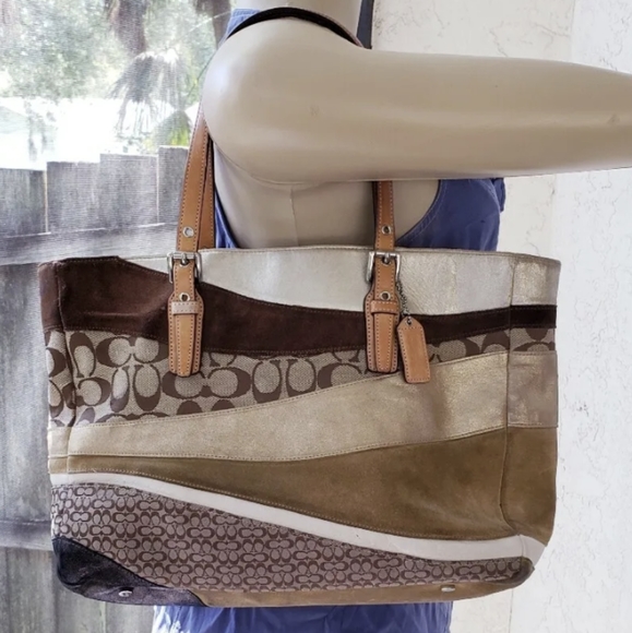 COACH WAVE PATCHWORK SIGNATURE HOBO HANDBAG - Picture 9 of 9